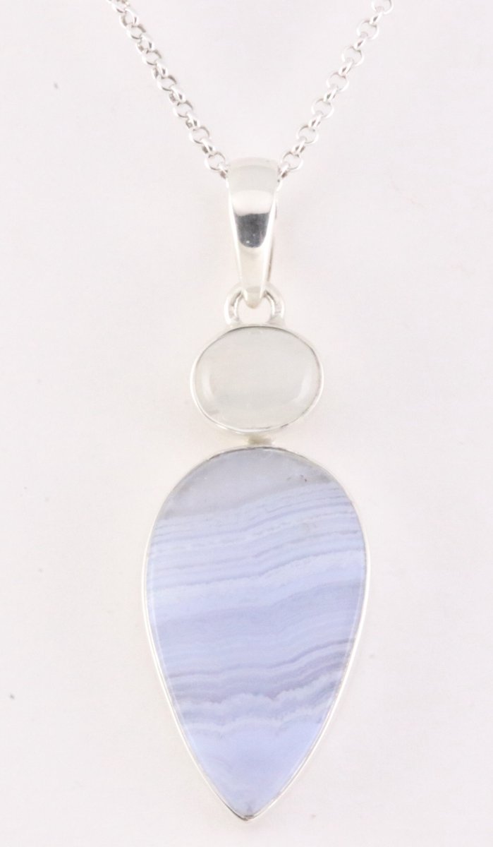 Zilveren hanger met blauwe lace agaat en regenboog maansteen aan ketting