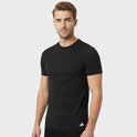 Zwart T-shirt met korte mouwen voor heren, met een klein zwart Adidas-logo op de linkerheup.