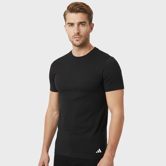 Zwart T-shirt met korte mouwen voor heren, met een klein zwart Adidas-logo op de linkerheup.