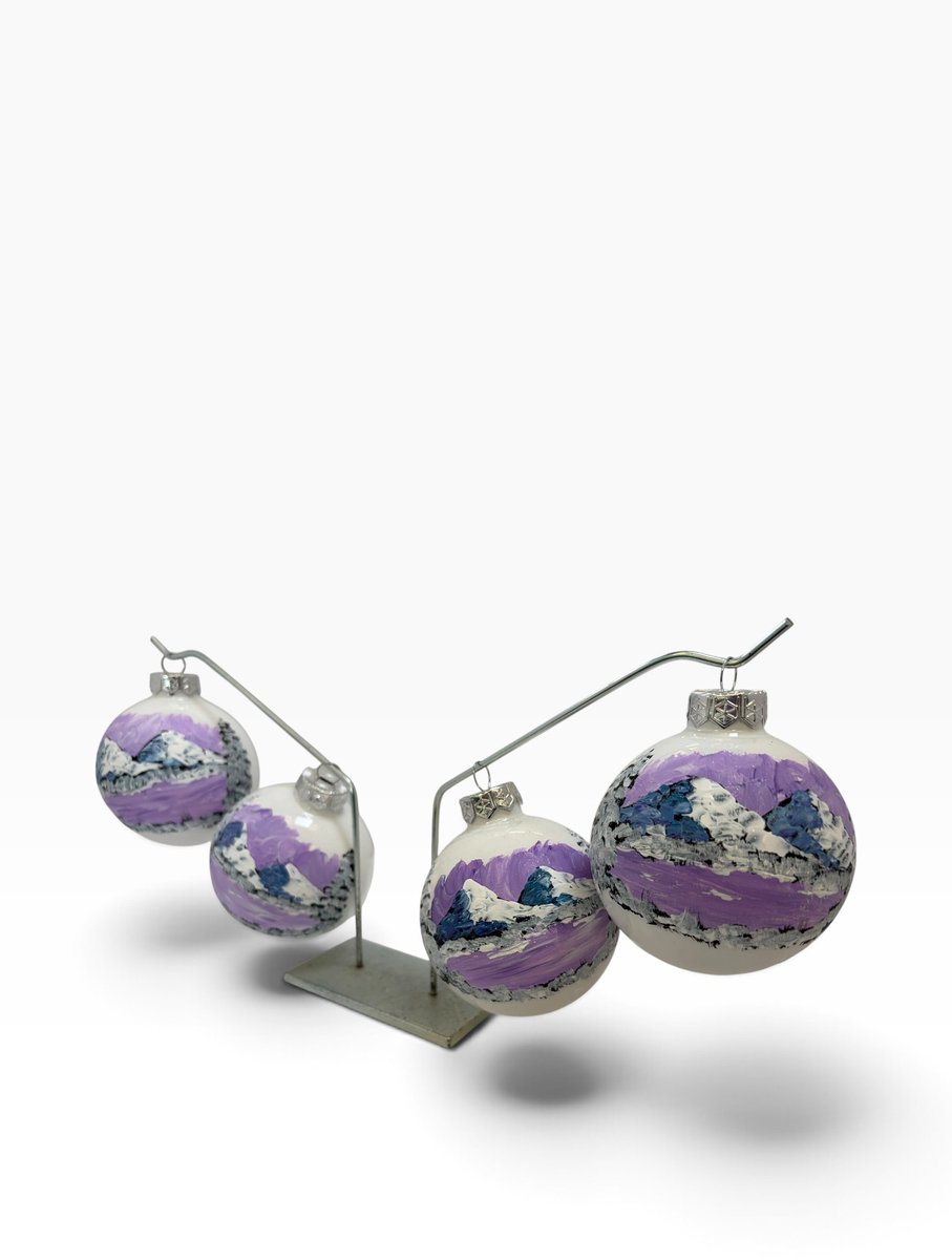 Set van 4 Handbeschilderde Kerstballen – Bob Ross Stijl – Riek van de Bor – Paars, Lila & Wit – Met Glitter