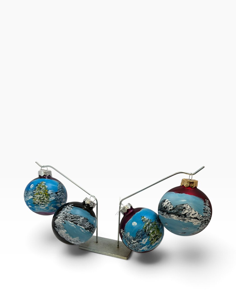 Set van 4 Handbeschilderde Kerstballen – 8 cm – Bob Ross Stijl – Riek van de Bor - rood, blauw,zwart, groen & Wit – Met Glitter