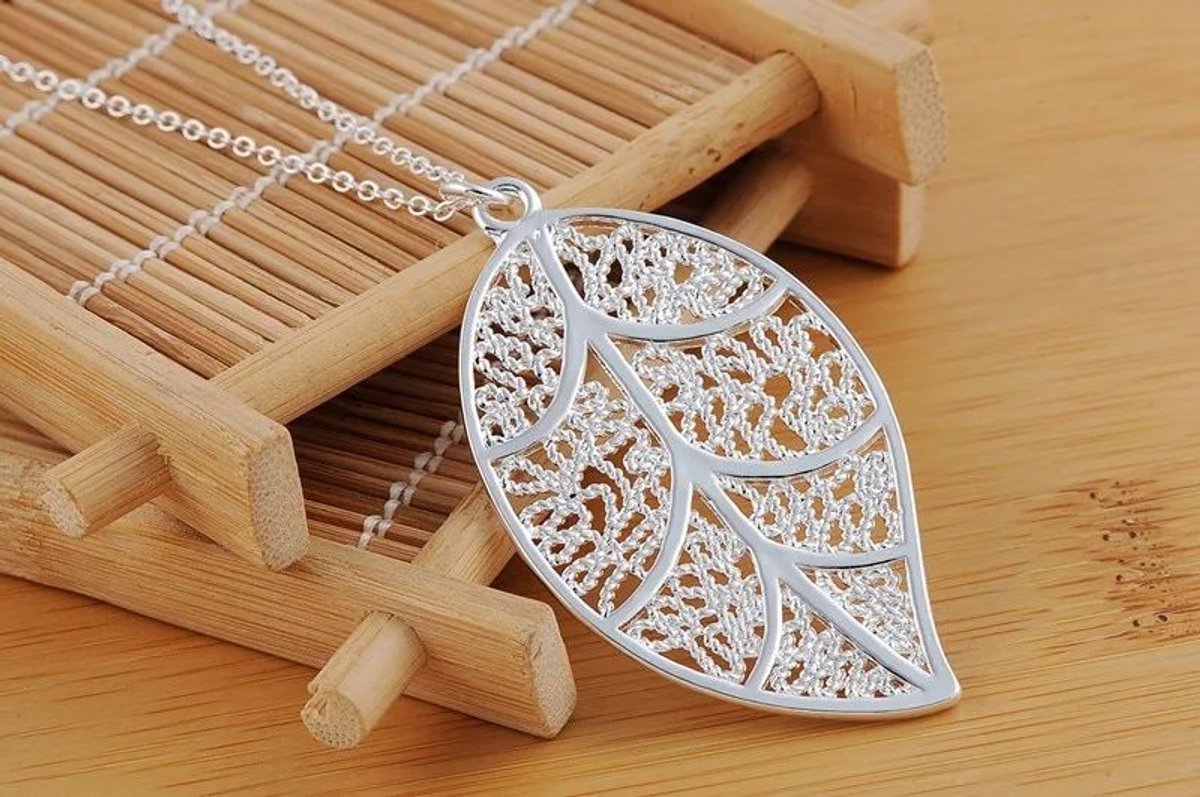 Ketting met 925 Zilveren blad (P187)