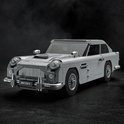 Zilverkleurige LEGO Aston Martin DB5 met spaken velgen en kenteken BMT 216 A.