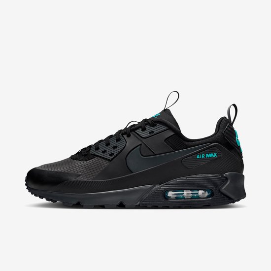 Zwarte Nike Air Max 90 Drift sneaker met Dusty Cactus accenten en 'AIR MAX' tekst op de zijkant en hiel.