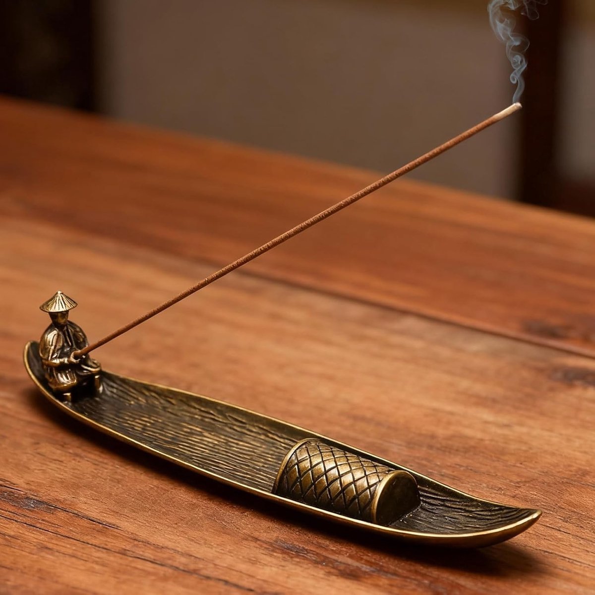 Bootvormige wierookhouder van metaal met Zen-motief voor meditatie, yoga en ontspanning - ideale decoratie voor Feng Shui en theeceremonies in de woonkamer.