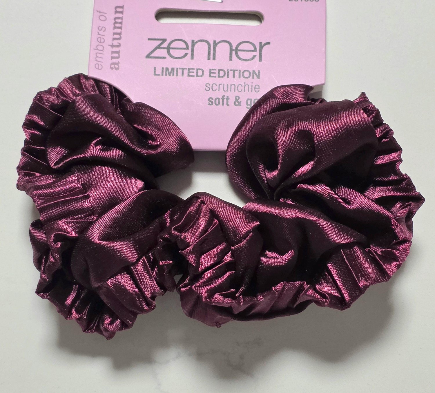 Zenner limited edition - scrunchie bordeaux donker rood - herfst - donkerrood - glanzend satijn rimpelrandje - warm feestelijk