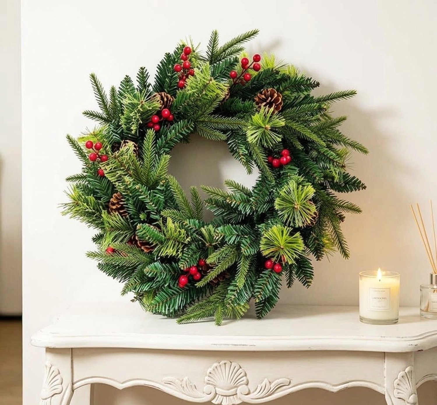 Premium Kerstkrans 40 cm met LED Verlichting – Kunstkerstkrans met Rode Bessen en Dennenappels – Kerstdecoratie voor Deur, Raam en Muur – 8 Lichtstanden – foto 7