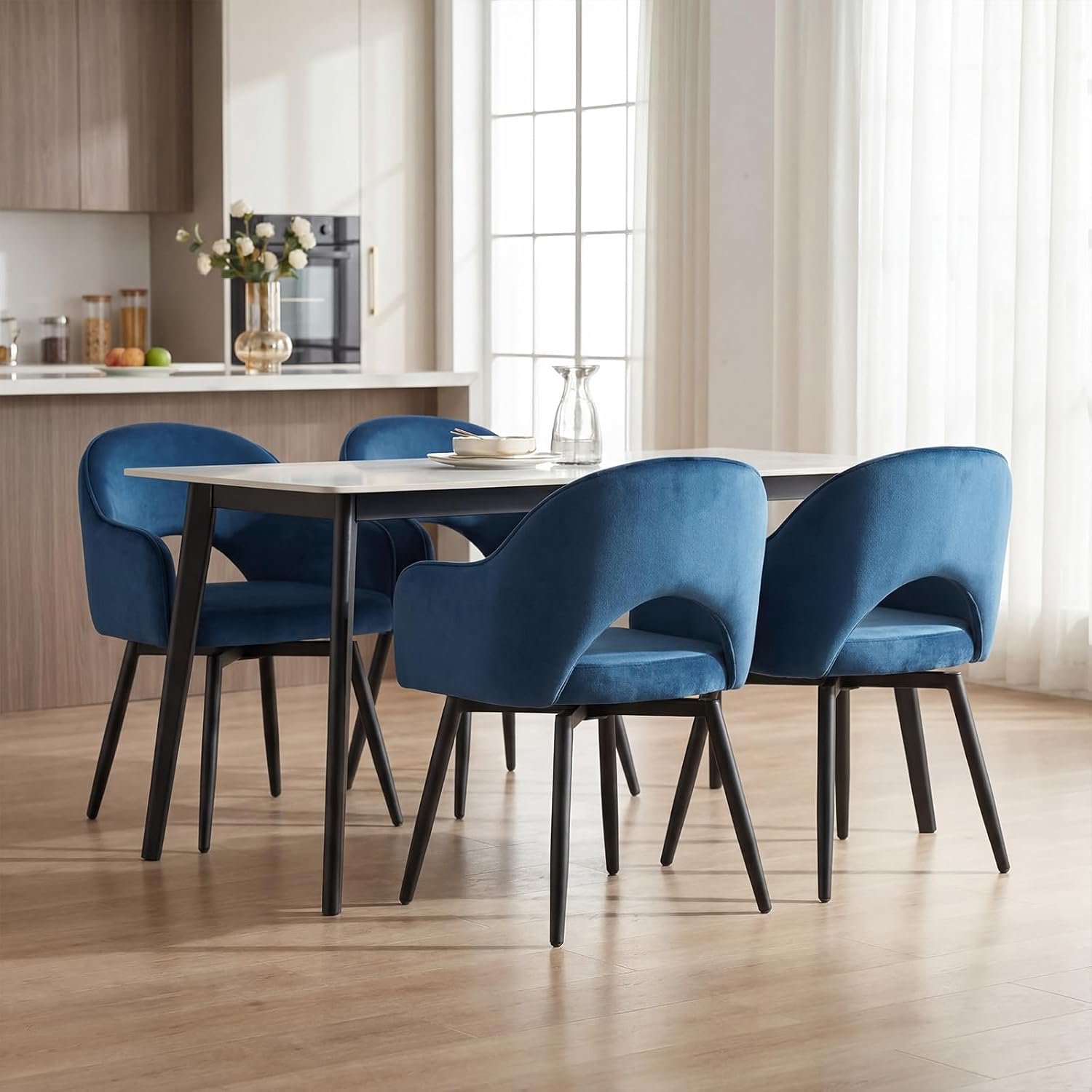 Draaibare Fluwelen Eetkamerstoelen met Armleuningen – Set van 2 Blauwe Gestoffeerde Kuipstoelen met 360° Draaifunctie, Ergonomische Rugleuning en Metalen Poten – Moderne Eetkamerstoelen voor Woonkamer, Eetkamer en Kantoor