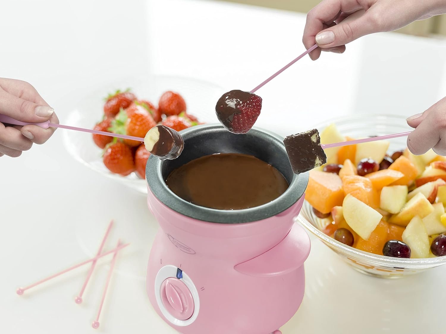 Chocoladefondue Elektrisch – 0,3 Liter – Inclusief 10 Vorkjes, 10 Spiesjes en Spatel – Antiaanbaklaag – 2 Standen – Roze – foto 4