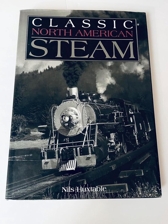 Boekomslag 'Classic North American Steam' met zwart-witfoto van een stoomtrein op een houten brug.
