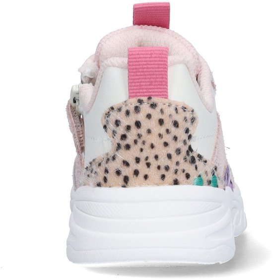 Achterkant van roze lage BunniesJR sneaker met panterprint, glitter en paarse, groene details. Witte zool.