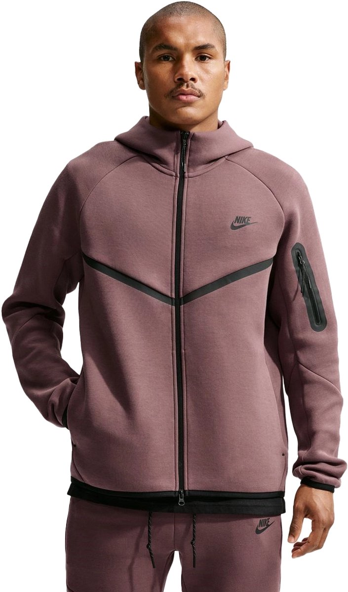 Nike tech fleece hoodie in de kleur . Paars