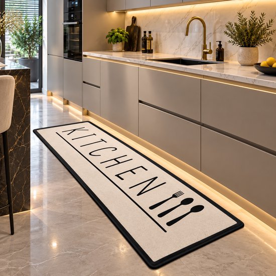 Tapis de cuisine beige de 80x200 cm avec le texte 'KITCHEN' et des couverts, posé sur un sol de cuisine moderne.