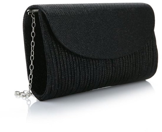 Zwarte clutch met zilveren ketting en verticale ribbels op de achterkant.
