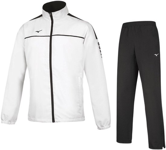 Wit Mizuno trainingsjack voor heren met zwarte accenten, gecombineerd met een zwarte trainingsbroek.