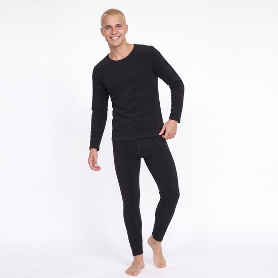 Man met kort blond haar draagt een zwarte thermo-set met lange mouwen, volledig zichtbaar van voor.