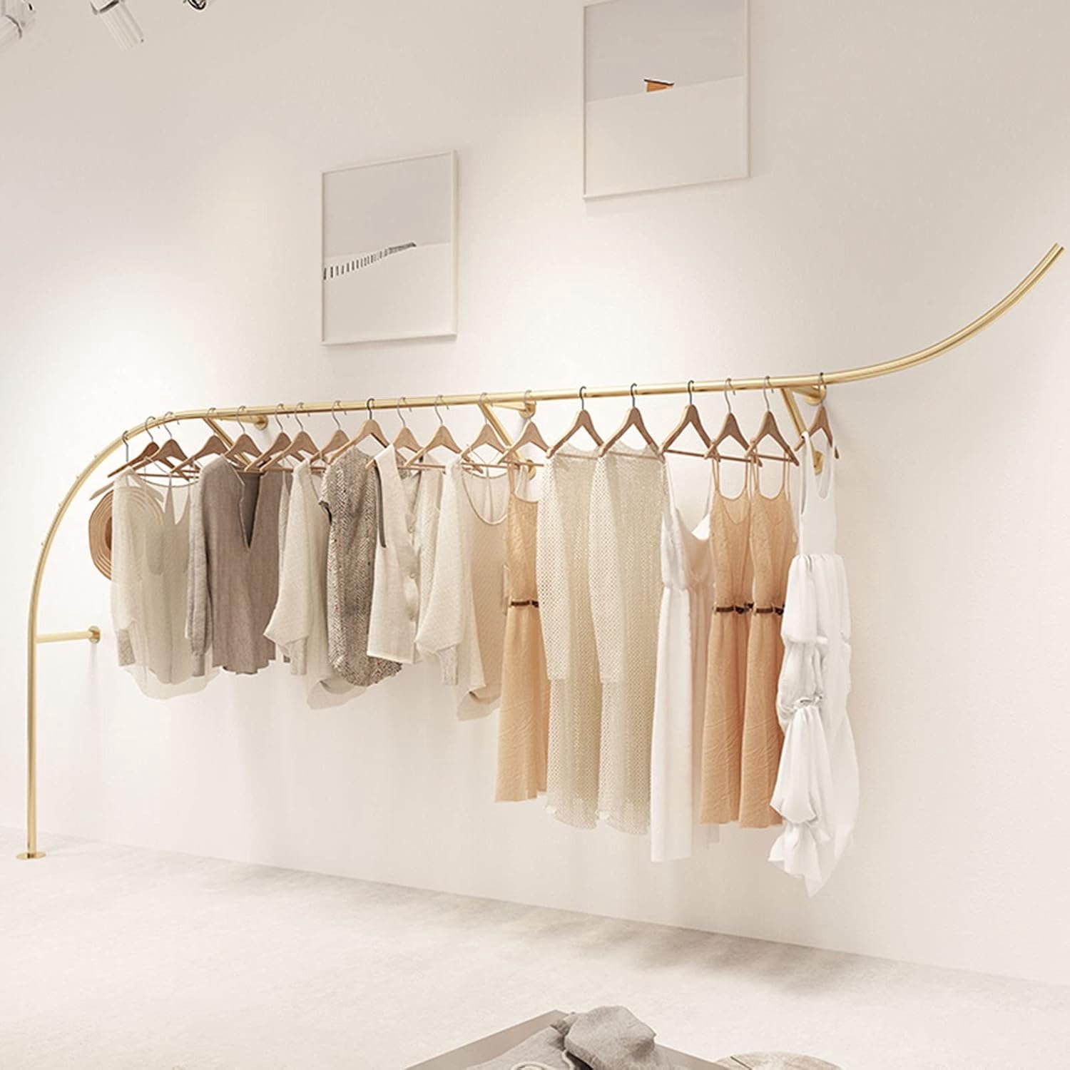 Velura Multi-Layer Wandgemonteerd Kleding- & Accessoirerek – Luxe Metalen Buis Sjaalsysteem & Multifunctionele Retail Display Stang met Meerdere Niveaus voor Boetiek, Showroom, Inloopkast & Wasruimte – 250cm / 300cm / 350cm / 400cm / 450cm