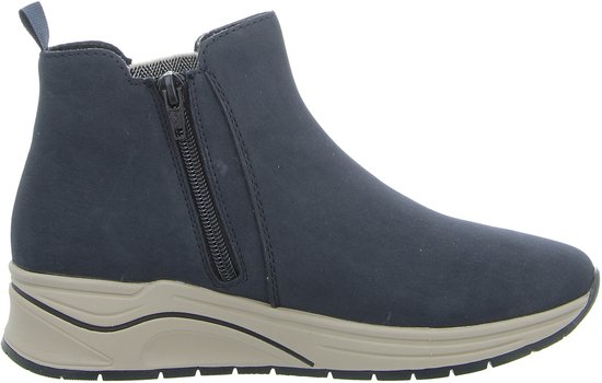 Zijaanzicht van een donkerblauwe Rieker enkelboot met rits en beige plateauzool.
