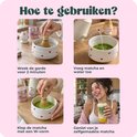 Stappenplan voor matcha: garde weken, ingrediënten toevoegen, kloppen in W-vorm, en genieten.