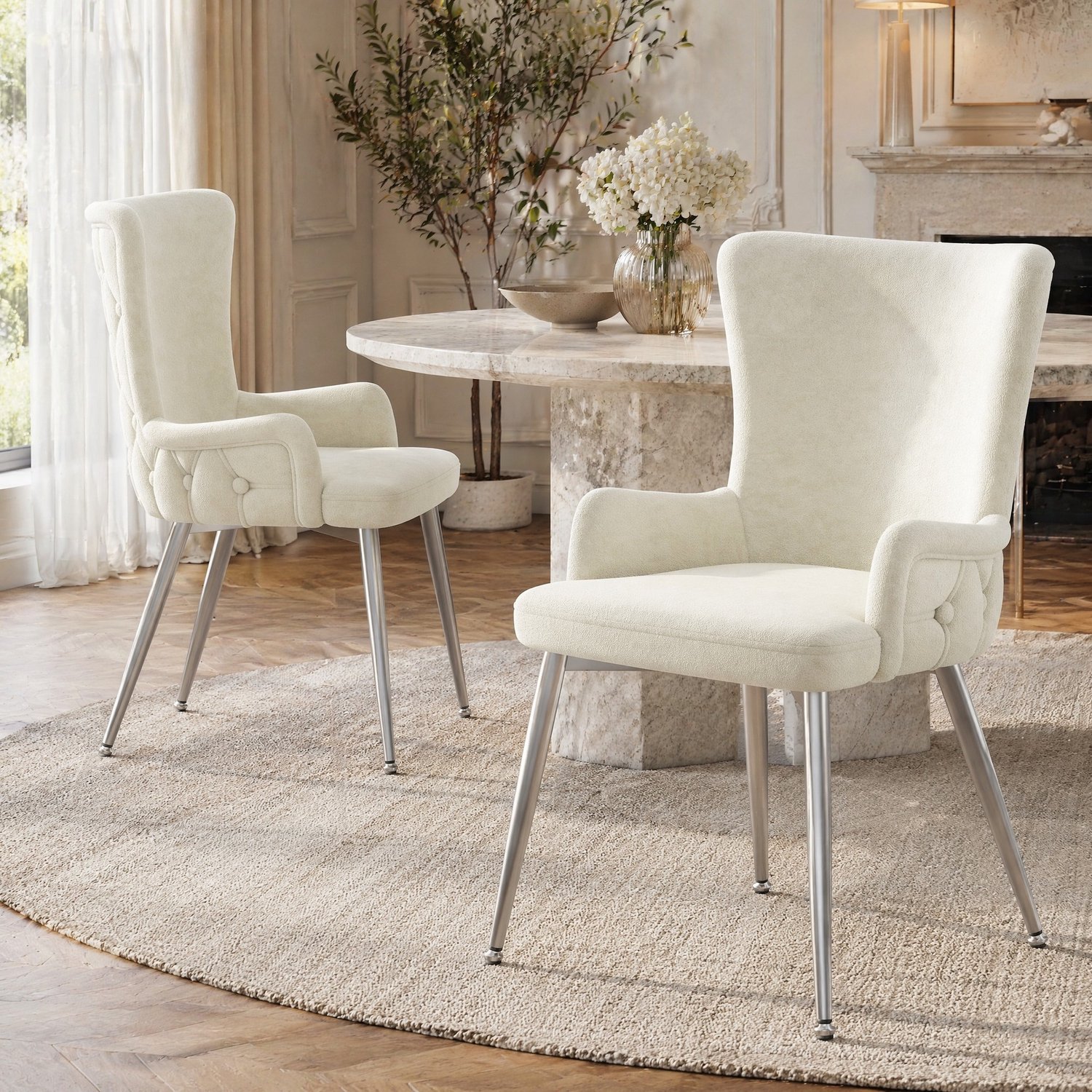 CHICFURN Eetkamerstoel - Set van 2 - Met armleuningen - Metalen poten - Velvet - Beige en zilver