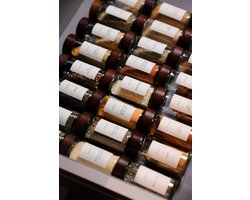 Souwaira Totally Spice – Kruidenpotjes Set 12 Stuks – Glazen Kruidenpotjes 100 ml – Luchtdichte Bamboe Deksels – 2 Soorten Strooideksels – Kruidenstickers – Inclusief Trechter en Borstel