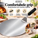 Ronde RVS pizzaschep van Burnic met comfortabele, zwarte geribbelde antisliphandgreep.