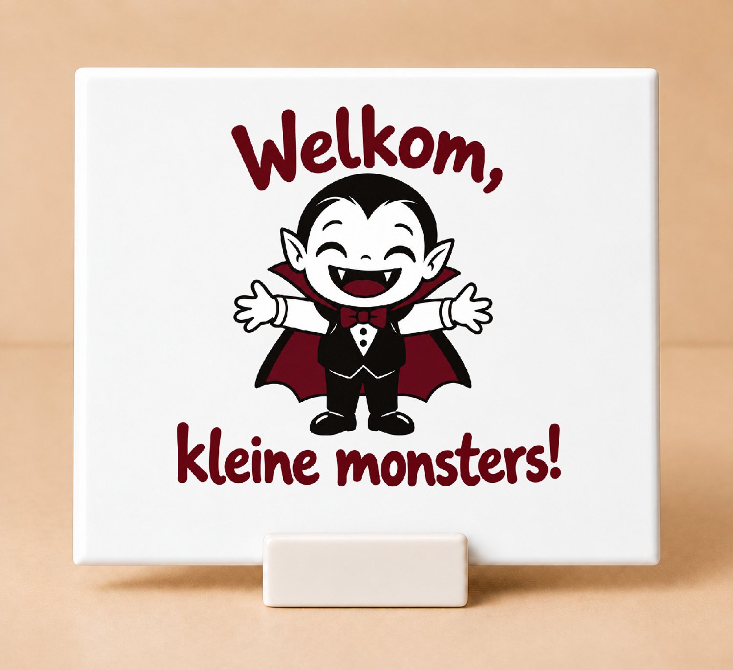 Bedruk King Stijlvolle Halloween ‘Welkom, kleine monsters!’ Tegel – Sfeervolle voordeurdecoratie voor griezelige liefhebbers - 11 x 11 cm met houder Wit