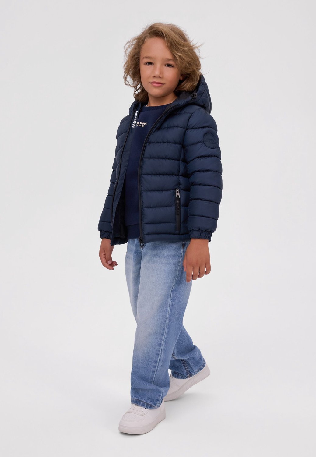 Minoti winterjas jongens – pufferjas – tekst op de rug – marineblauw