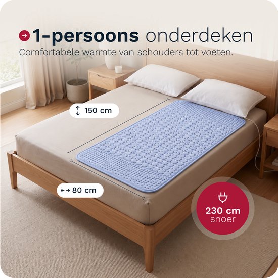 Lichtblauwe Inventum elektrische onderdeken van 150x80 cm, op een tweepersoonsbed, met 230 cm snoer.