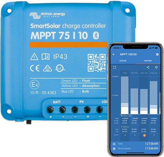 Blauwe Victron SmartSolar MPPT 75/10 laadregelaar naast een smartphone met de VictronConnect app weergave.