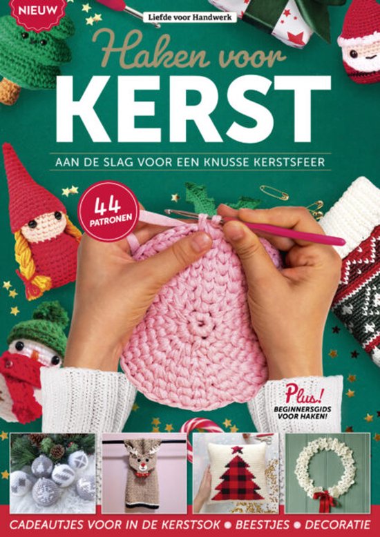 Boekomslag 'Haken voor Kerst' met 44 patronen, handen die een roze gehaakt item maken en kerstdecoraties.