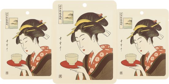 Drie Mitomo gezichtsmaskers met Japanse prent van vrouw in kimono met theekopje op beige achtergrond.