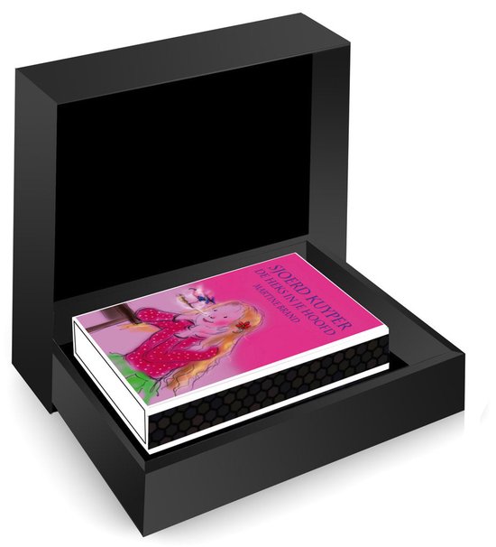 Een klein roze boekje in een zwarte luxe geschenkdoos met een honingraatpatroon aan de binnenkant.