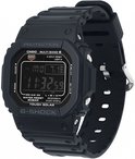 Zwarte Casio G-Shock polshorloge met digitaal display en robuuste band.