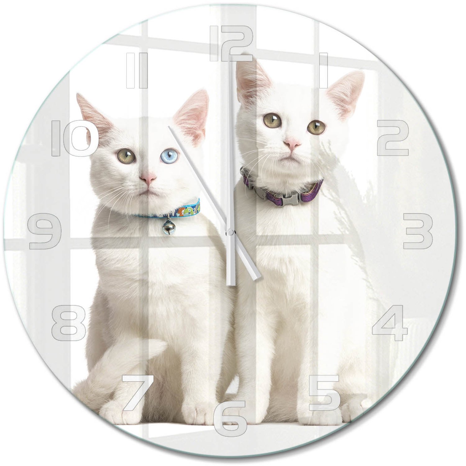 TULUP Wandklok - Witte katten Wandklok Glas Met Motief - fi60 cm - Wit Decoratieve Glazen Klok - Witte handen - Ronde Klok - Gekleurde Glazen Klok - Glazen Klok Met Print