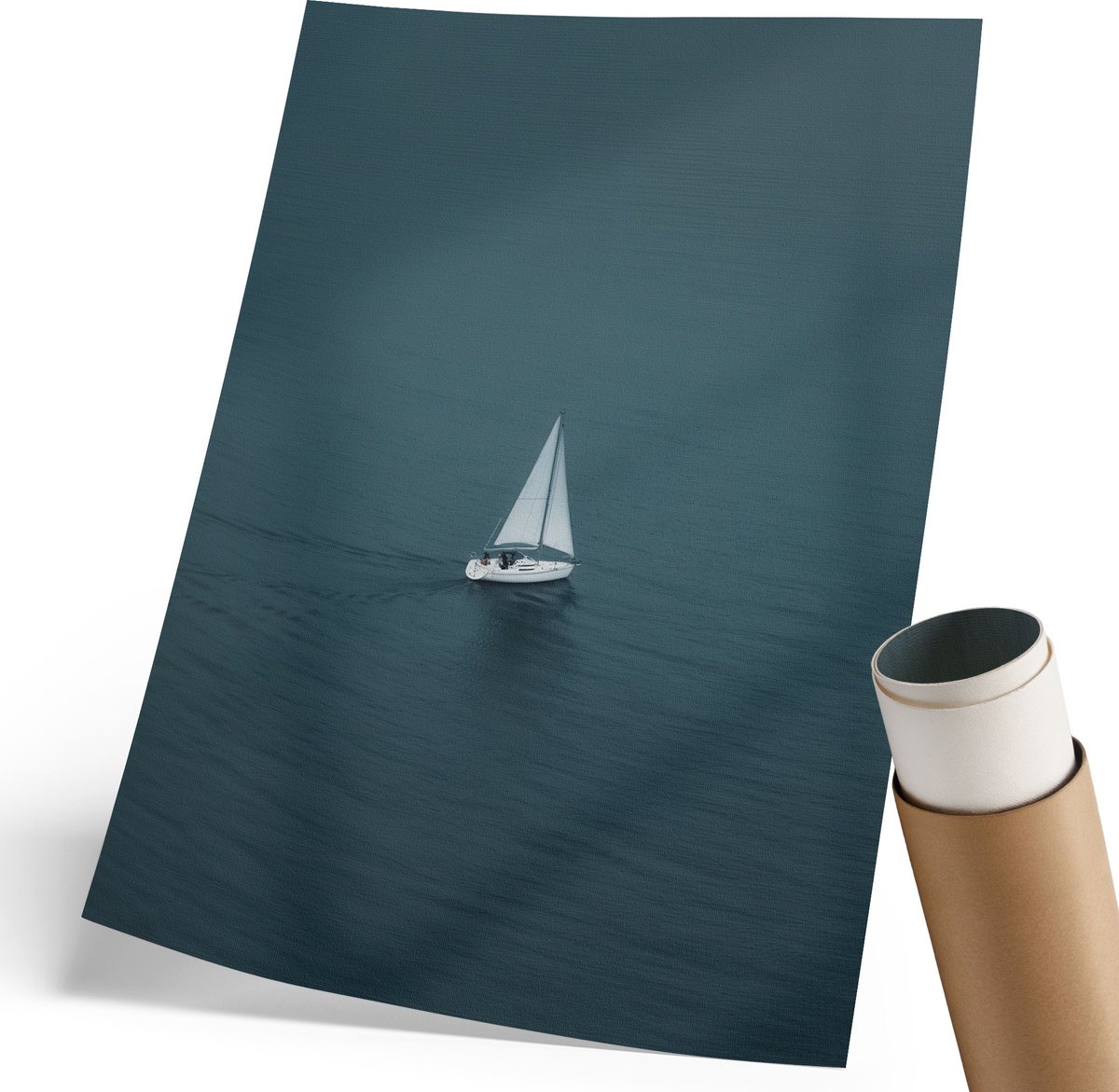 Coloray Polycanvas Wandposter - Een Zeilboot Op Het Water, Fotografie - 210 x 297 mm - Blauw Decoratie - Rechthoek - Interieurdecoratie - Woonkamer, Slaapkamer, Kantoor - Modern