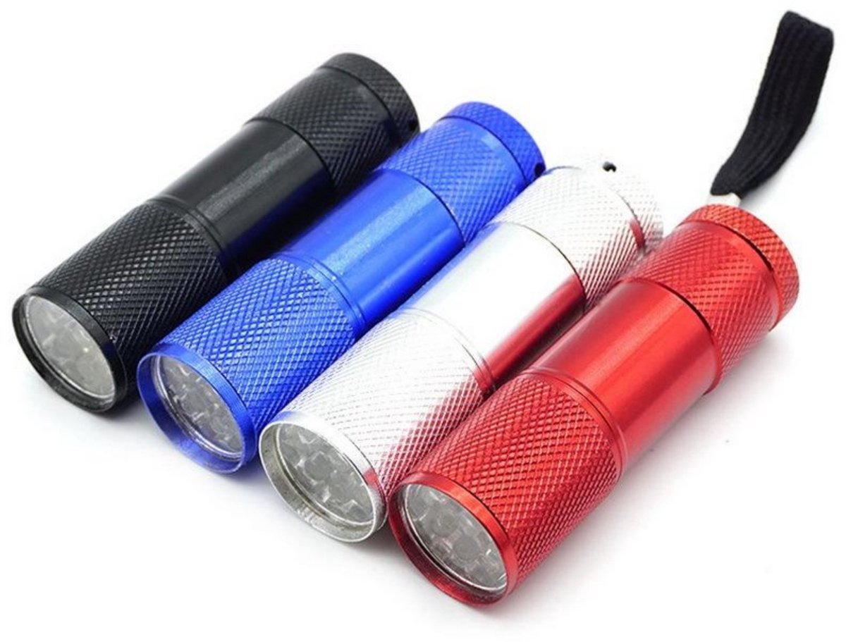 SSTRWGOOD 4 Stuks Handlampen - Mini LED Zaklampen - 8,5x2,5cm - Aluminium Behuizing - Lichtgewicht en Draagbaar - Geschikt voor Noodgevallen, Outdoor en Camping - Inclusief Sleutelkoord