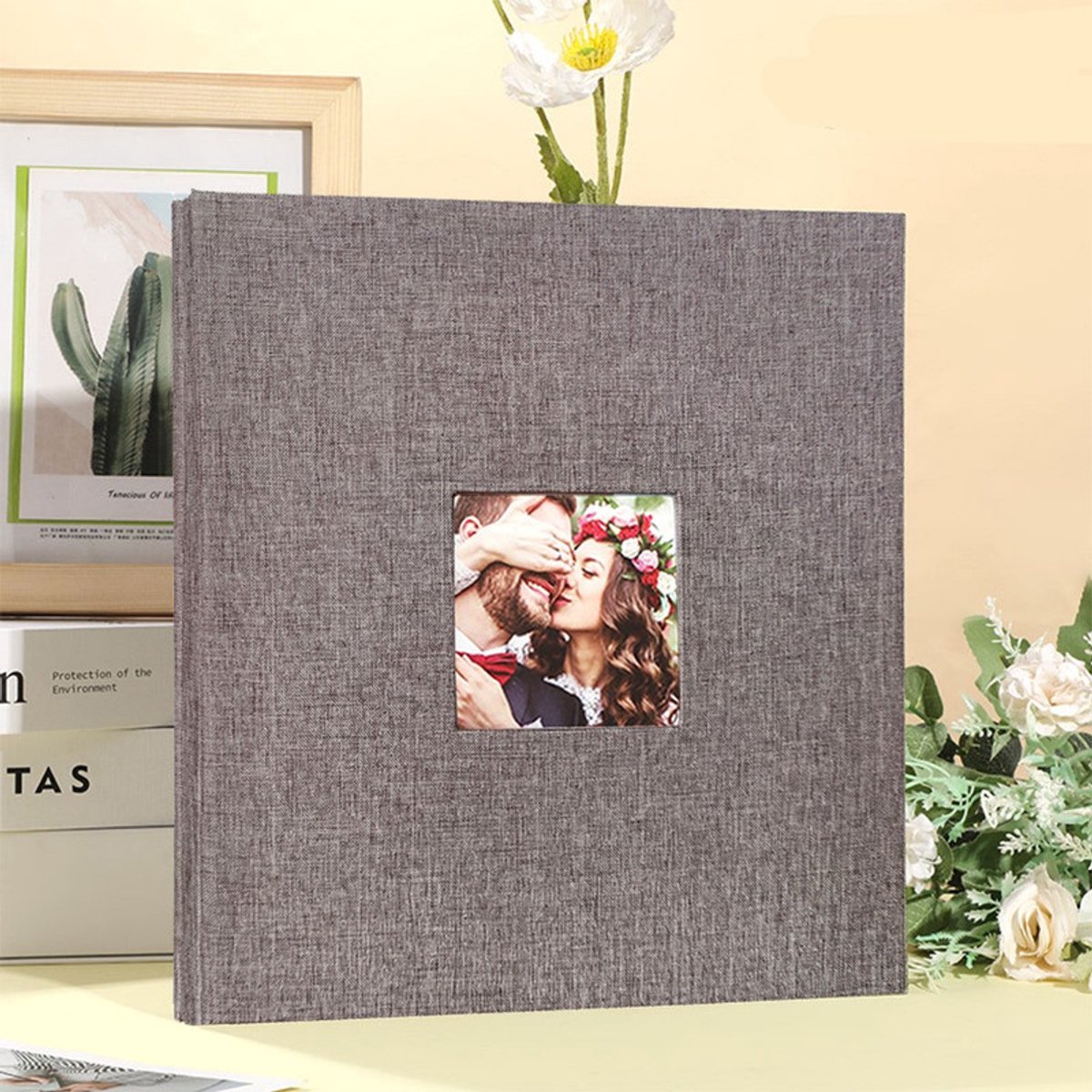 Donkergrijs zelfklevend fotoalbum — Linnen kaft — Hoogwaardig herinneringsalbum — Zelfklevend/met beschermfolie (doe-het-zelf) — Perfect voor het bewaren van dierbare herinneringen aan familie, bruiloften, reizen en baby's — (260 x 280 mm)