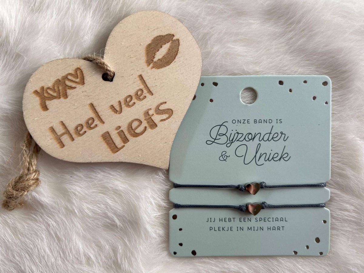 Creaties van hier – Hart Armband Dubbel - goud – zilver – 8x9 – verstelbaar - Bijzonder & Uniek - met houten hartje