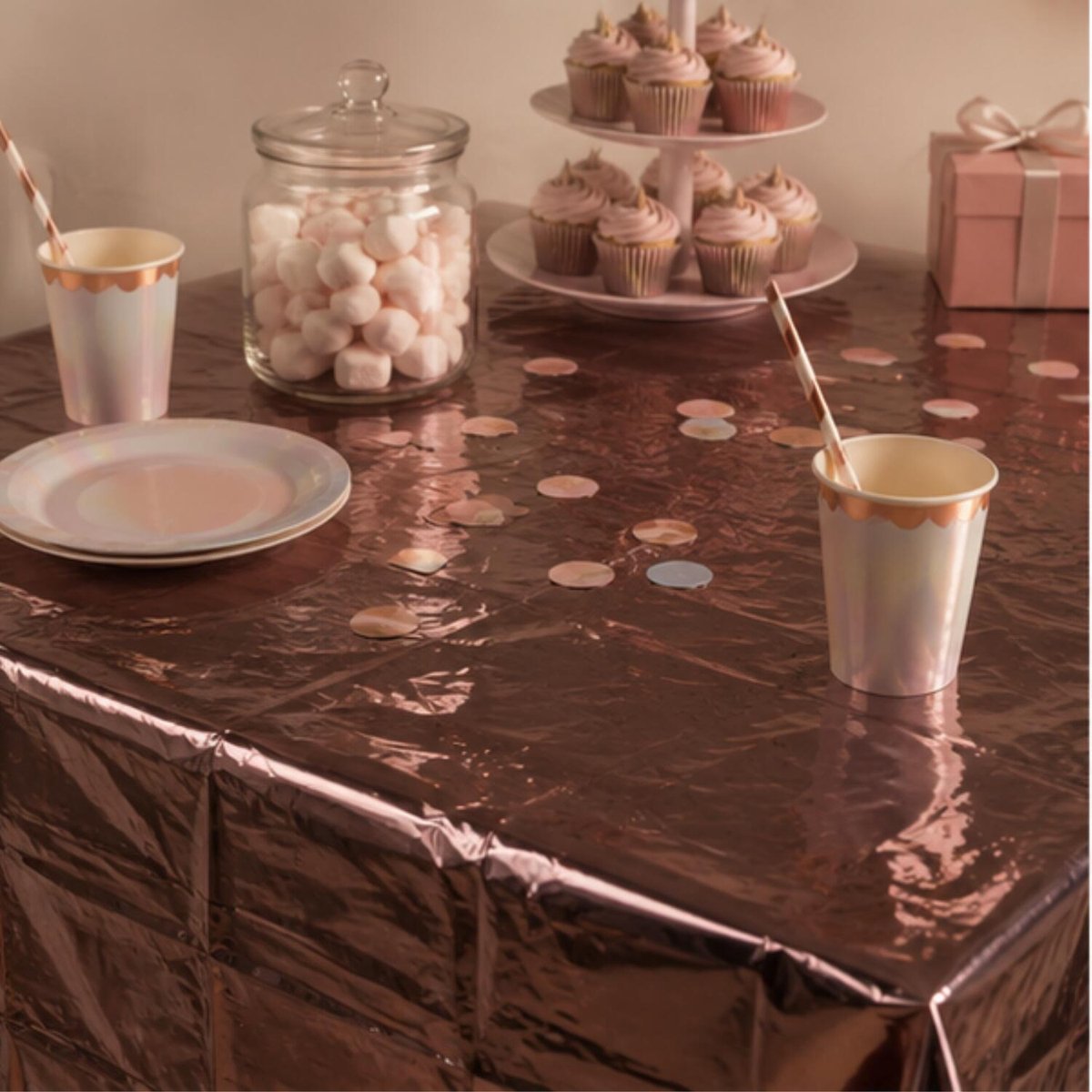 Atosa Feest en verjaardag tafelkleed - tafellaken - metallic lichtroze - 137 x 182 cm - folie - Rechthoek - tafeldecoratie - feestversiering