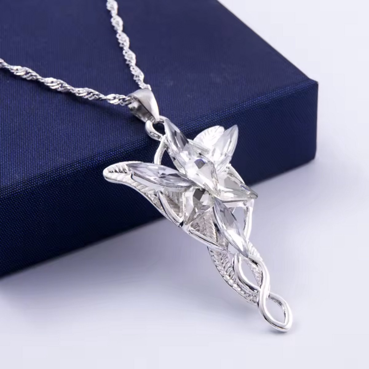 VANDAAG VERZONDEN - Ketting Arwen - The Lord of the Rings Arwen Evenstar Necklace – Elfen Ketting – Stervormige Hanger – Fantasy Sieraad