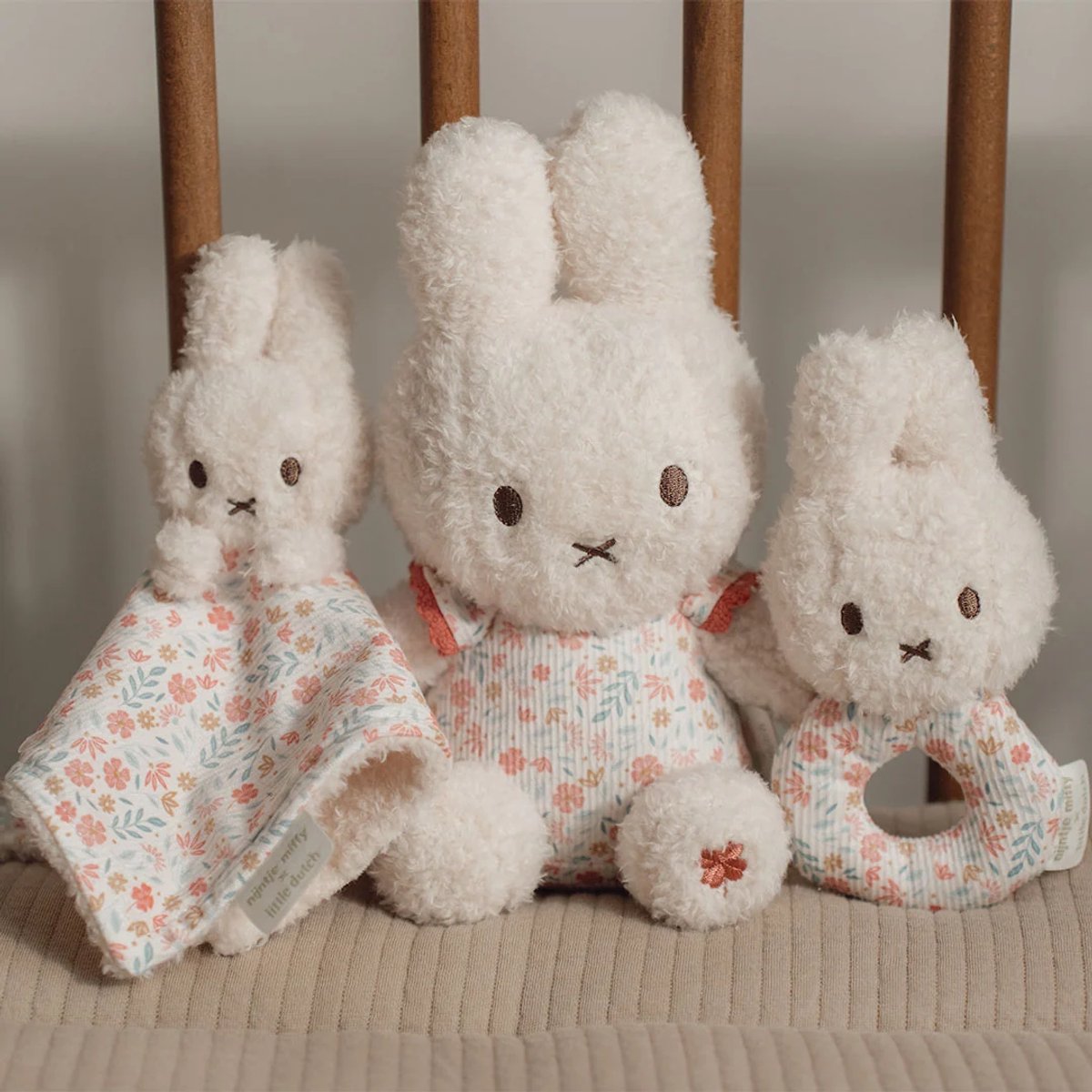 Little Dutch - Nijntje Kraamcadeau - 1x Knuffel - 1x Knuffeldoekje - 1x Rammelaar - Geschikt vanaf Geboorte - Geschenkset - Cadeaudoos - Geschenkdoos - Giftset - Cadeauset - Baby Speelgoed - Little Dutch Speelgoed - Babyshower Cadeau - Meisje - Pop – foto 4