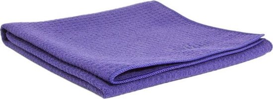 Paarse microvezeldoek met wafelpatroon, opgevouwen.
