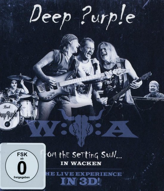 Deep Purple live op Wacken, met de bandleden zingend en spelend op gitaren en drums. FSK 0 logo.
