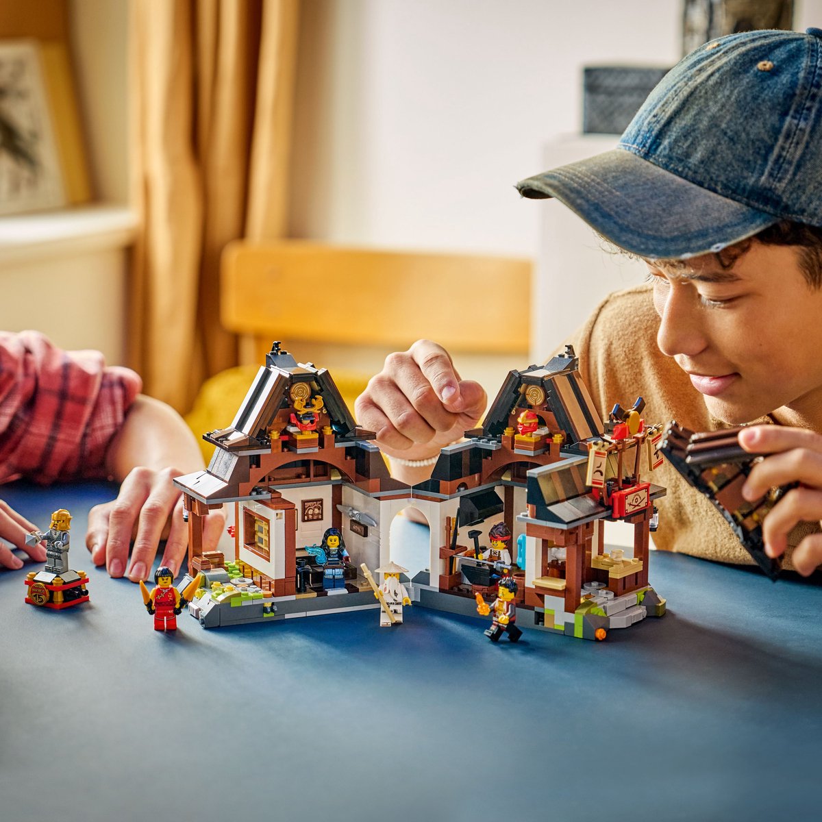 LEGO NINJAGO 15-jarig Jubileum: Smederij De Vier Wapens Bouwpakket voor Kinderen en Volwassenen 71858 — afbeelding 7