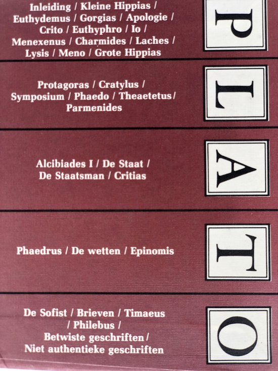 Boekenreeks van Plato met de titels in reliëfletters: PLATO