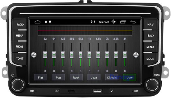 Zwart autoradio-display met equalizer instellingen en opties voor Flat, Pop, Rock, Jazz, Classic en User.