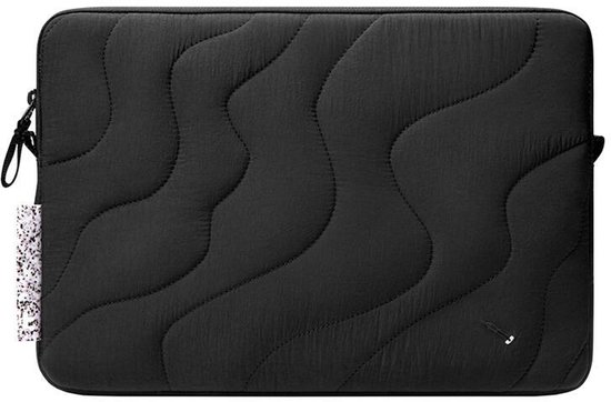 Housse d'ordinateur portable noire avec surpiqûres ondulées et fermeture éclair.