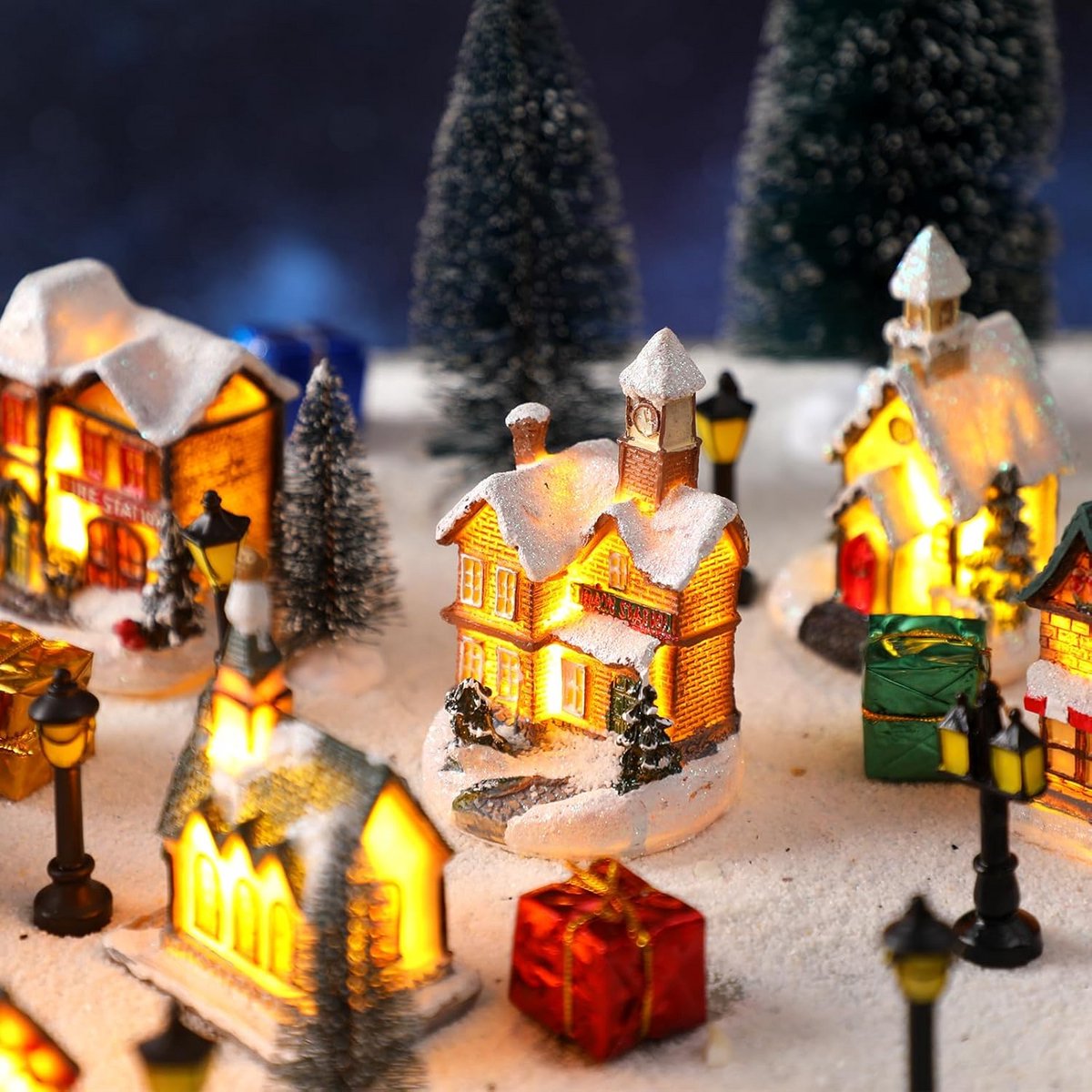 48 Delen Verlichte Kerstdorp Set: Miniatuur Huisjes, Kerstbomen en Sneeuwkleed voor DIY Kerstdecoratie – foto 5