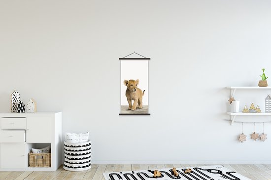 Posterhanger incl. Poster 40x80 cm - Schoolplaat - Leeuw - Welp - Kinderen - Jongens - Dieren - Meisjes - Textielposter - Zwarte latten